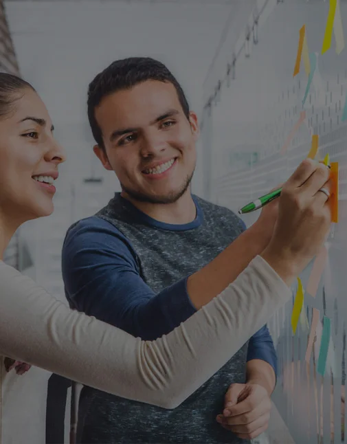 Programa Aflora, personas en tablero